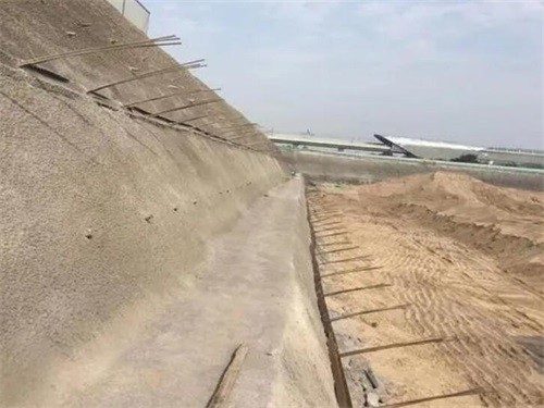 玛沁河道边坡加固